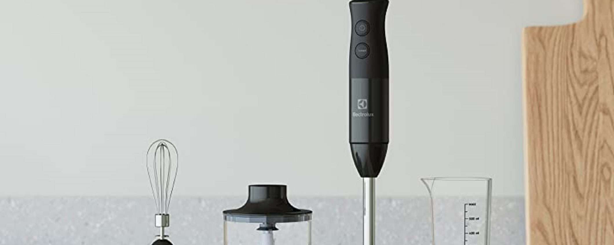 Frullatore a immersione Electrolux con accessori: prezzo PAZZO su Amazon Frullatore a immersione Electrolux con accessori: prezzo PAZZO su Amazon