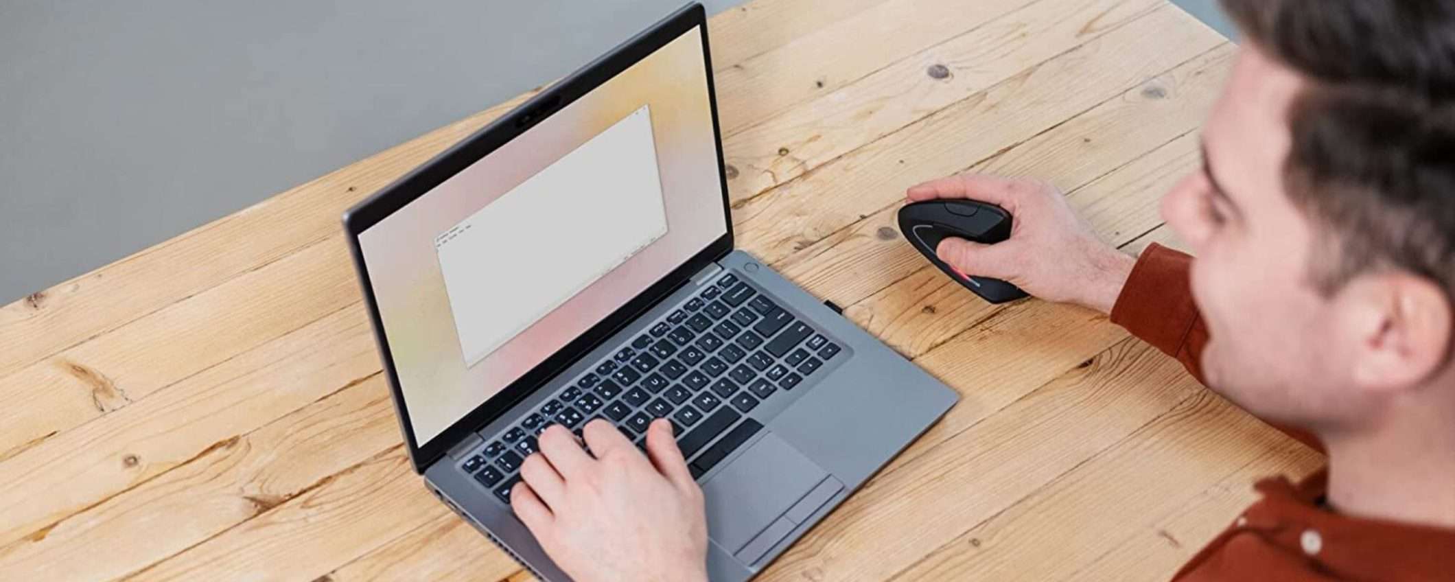 Mouse verticale: non potrai più farne a meno, in offerta Amazon a 23€ Mouse verticale: non potrai più farne a meno, in offerta Amazon a 23€