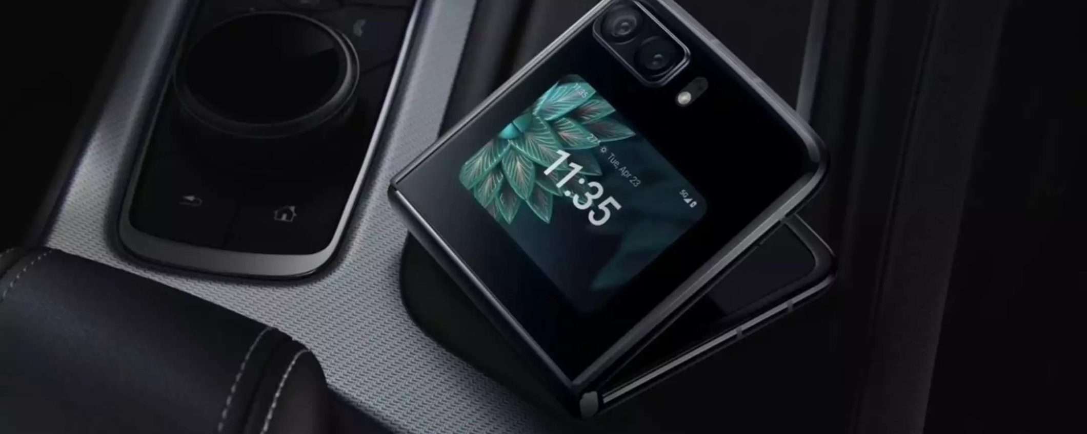 Motorola Razr 40 Ultra senza veli: sarà davvero così? (FOTO) Motorola Razr 40 Ultra senza veli: sarà davvero così? (FOTO)