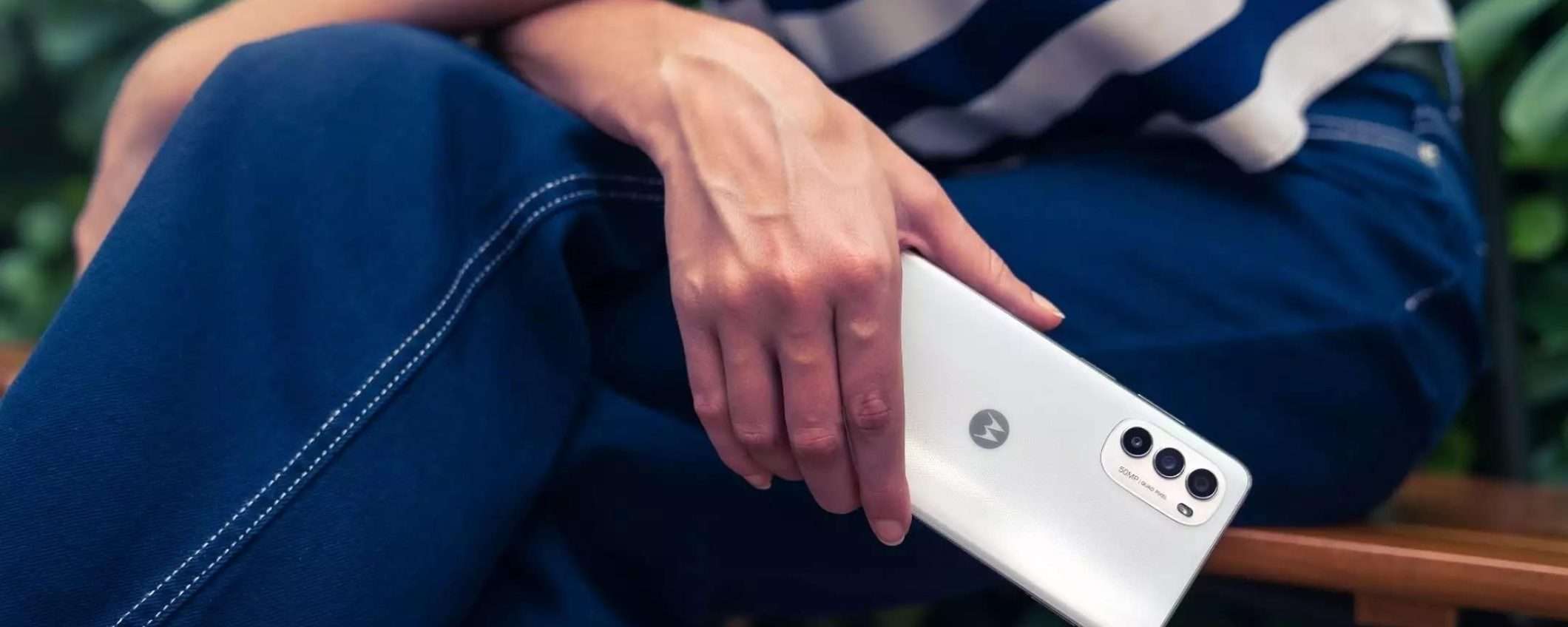 Motorola Moto G82: il mediogamma che devi acquistare OGGI su Amazon (-20%) Motorola Moto G82: il mediogamma che devi acquistare OGGI su Amazon (-20%)