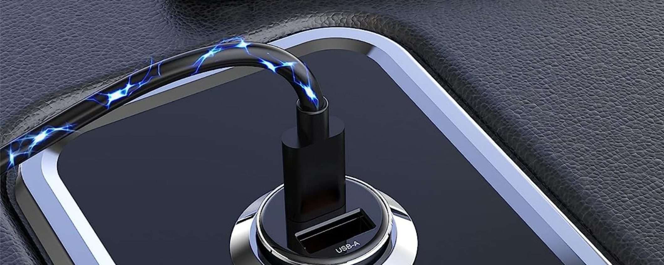 Caricabatterie per auto: carichi due telefoni alla volta, prezzo RIDICOLO Caricabatterie per auto: carichi due telefoni alla volta, prezzo RIDICOLO
