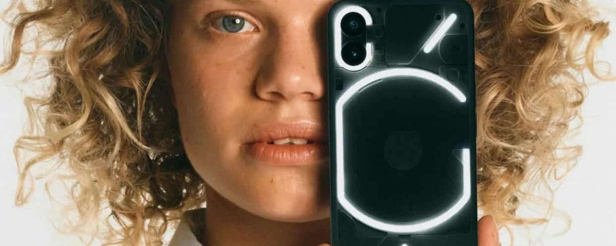 Nothing Phone (1): il mediogamma che devi acquistare OGGI Nothing Phone (1): il mediogamma che devi acquistare OGGI