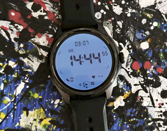 Ticwatch Pro 5: il monitoraggioTicwatch Pro 5: il secondo display a basso consumo