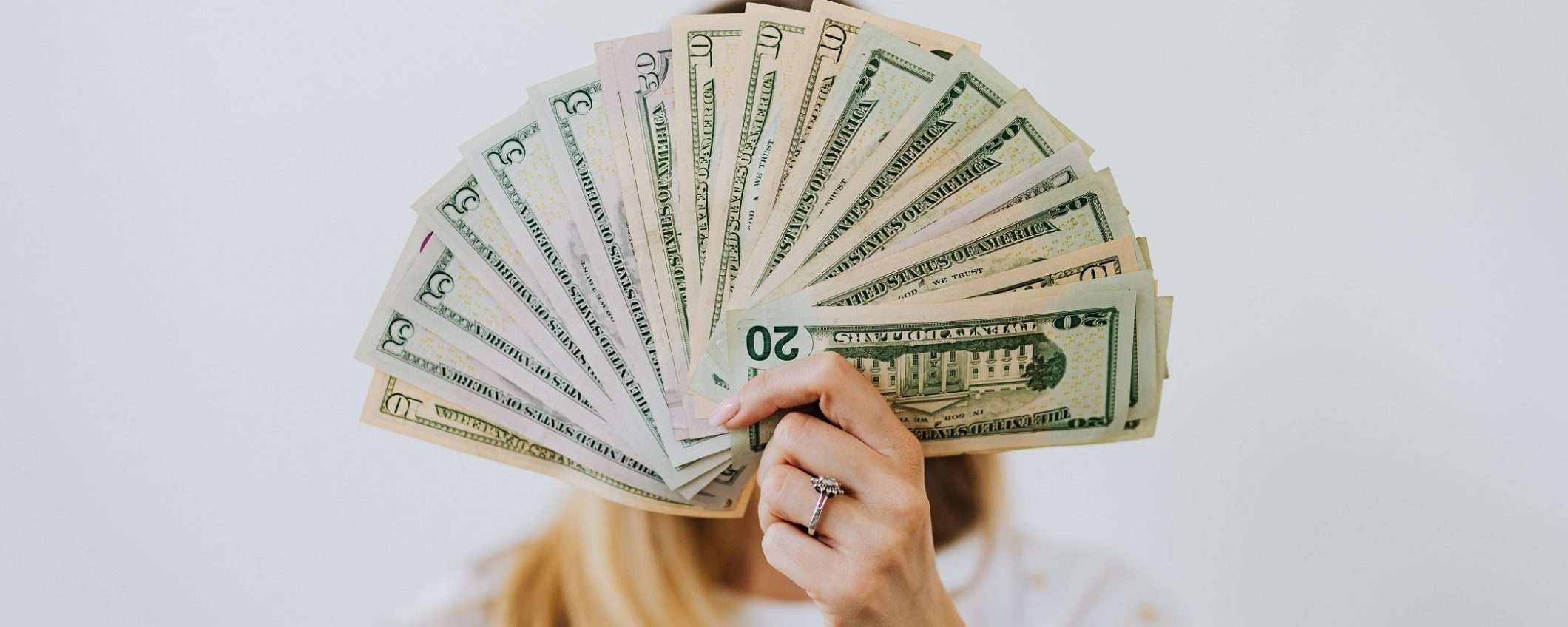 Scegliere un nuovo conto è più semplice: canone zero e interessi al 4% con Credem Scegliere un nuovo conto è più semplice: canone zero e interessi al 4% con Credem