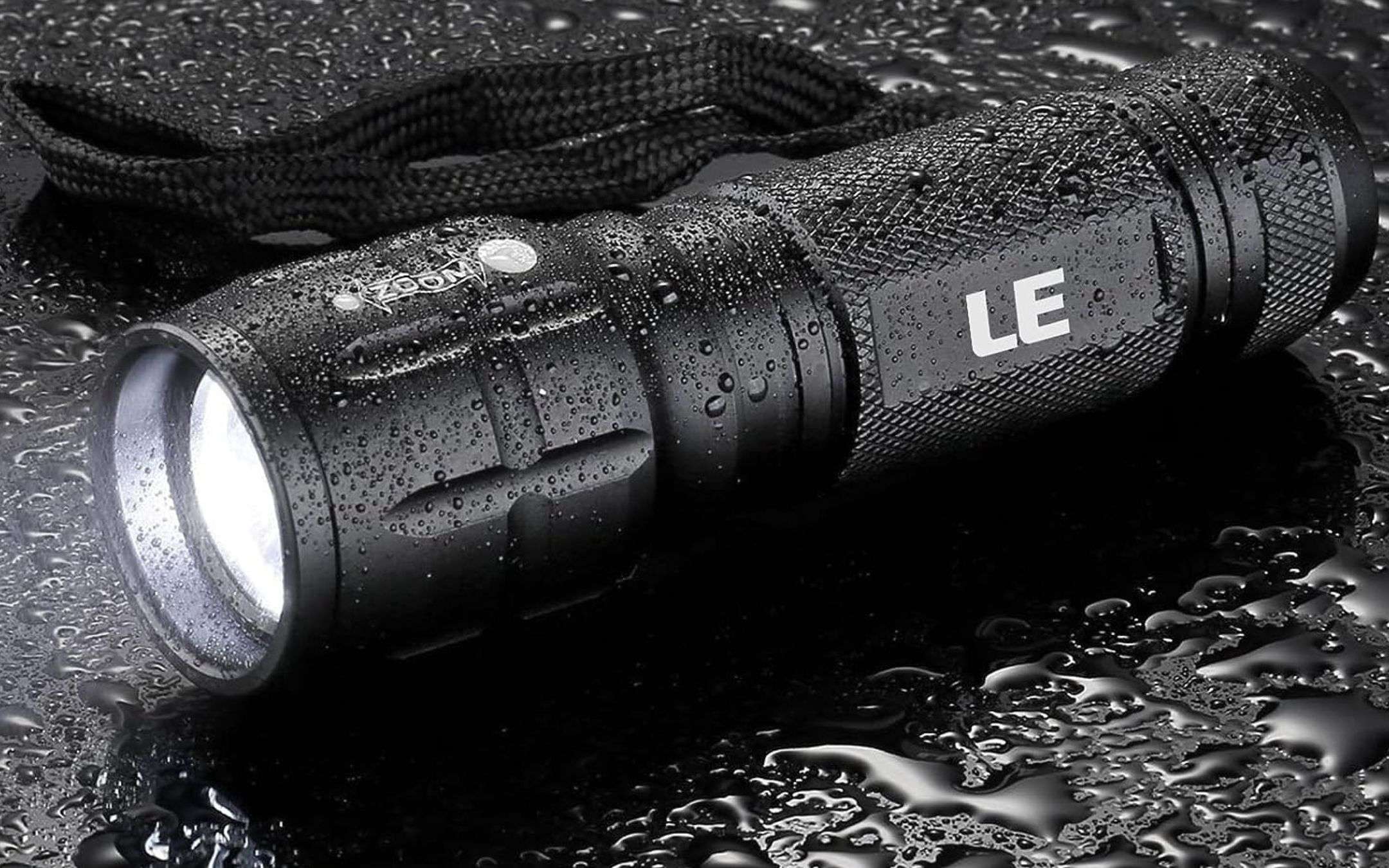Maul Torcia LED MAULJUNO - Compatta Per Esterni, Con Moschettone, Fino A 11 Ore Di Durata, Resistente Agli Spruzzi (IPX4), Nero