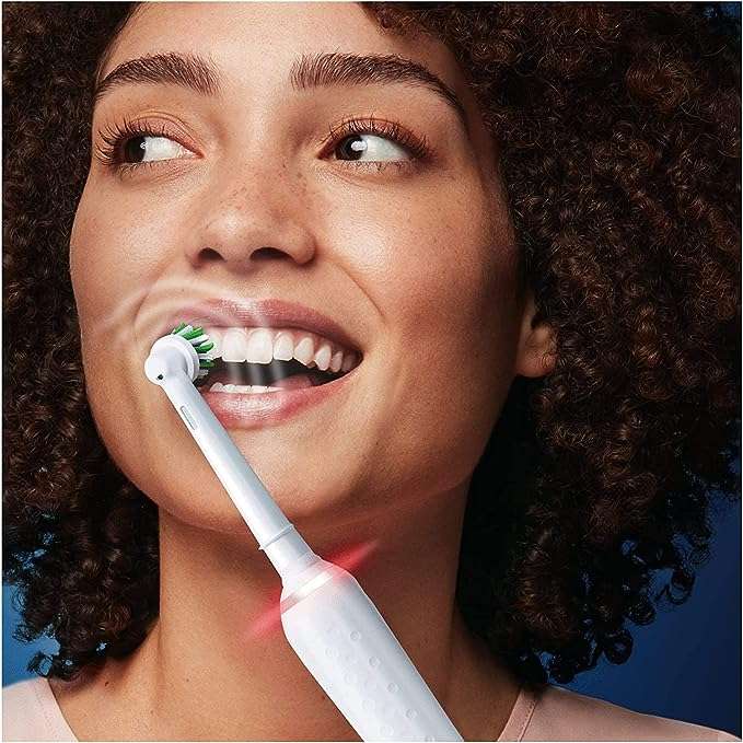 Spazzolino elettrico Oral-B Pro 3 3500N in sconto BOMBA (-42%)