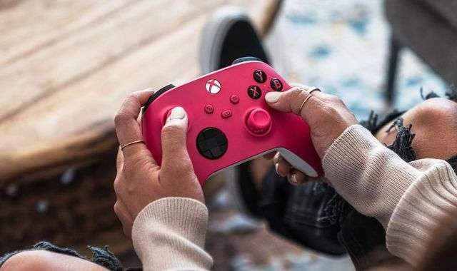 Xbox Deep Pink controller