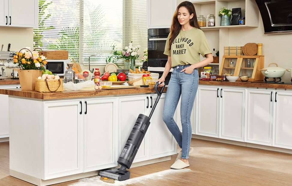 Questo aspirapolvere 2-in-1 in offerta su Amazon può anche lavare e asciugare i pavimenti