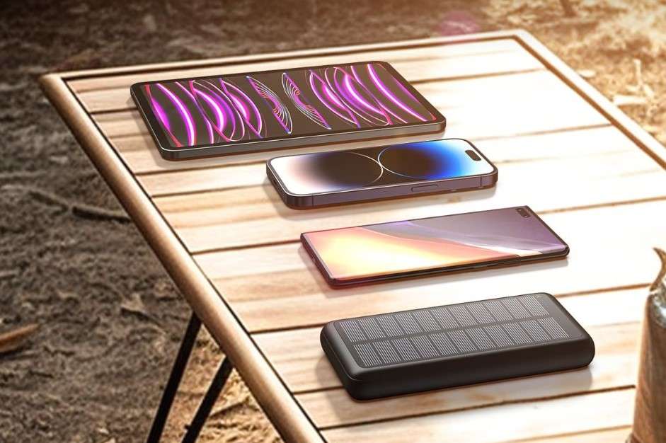 Questo powerbank si ricarica (anche) con l'energia solare: solo 22€ su Amazon (-30%) Questo powerbank si ricarica (anche) con l'energia solare: solo 22€ su Amazon (-30%)