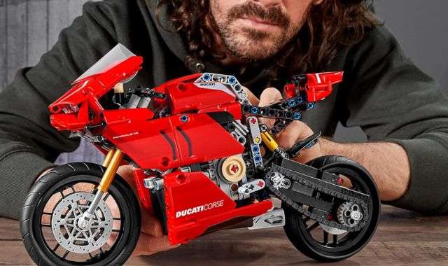 Set LEGO Ducati Panigale Technic
