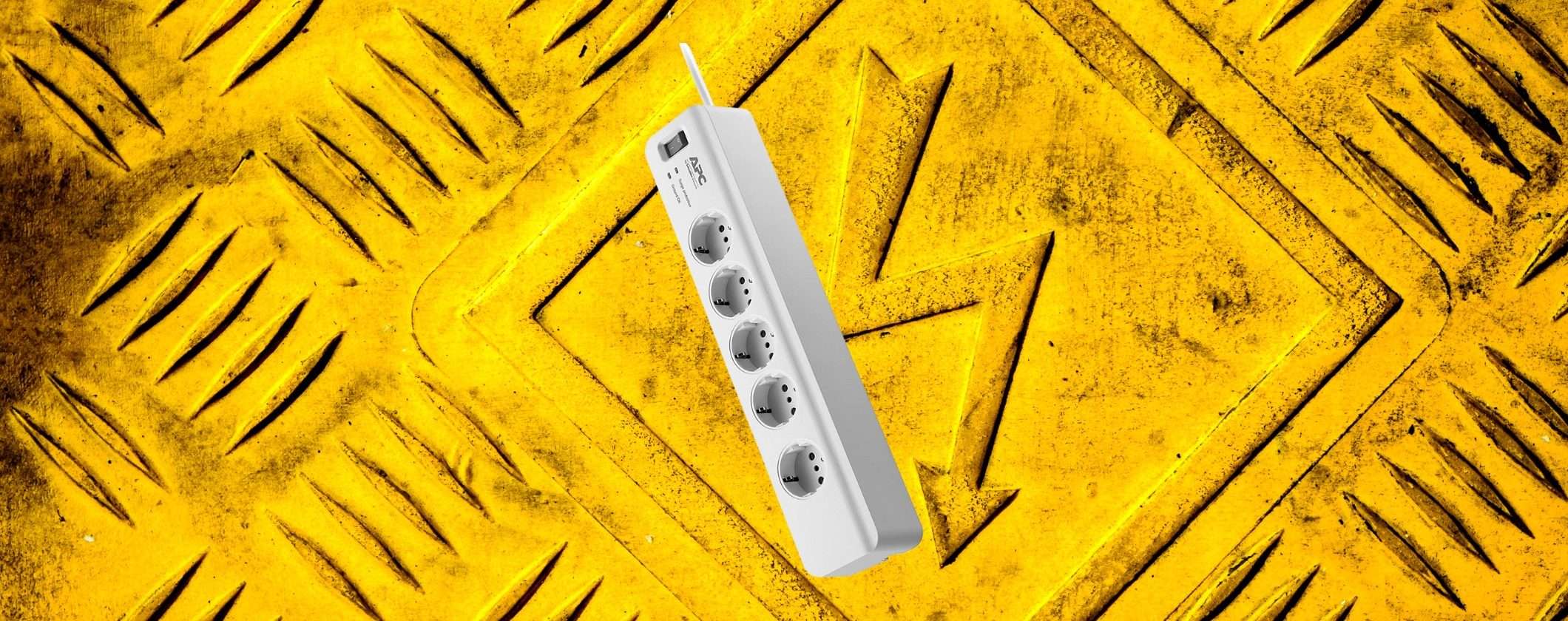 Contro i picchi di tensione c'è Presa Filtrata APC: solo oggi a 20€ Contro i picchi di tensione c'è Presa Filtrata APC: solo oggi a 20€