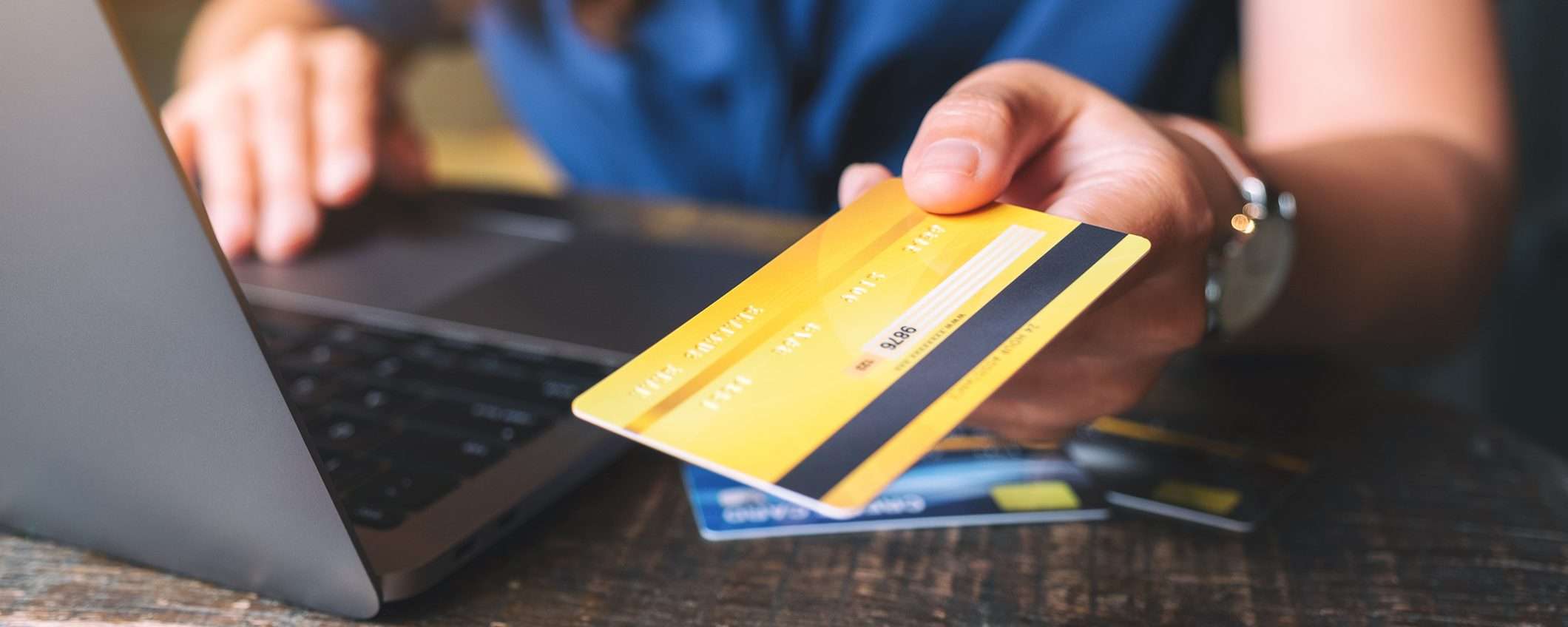 Carta YOU azzera tutte le commissioni: si richiede online e in 2 minuti Carta YOU azzera tutte le commissioni: si richiede online e in 2 minuti