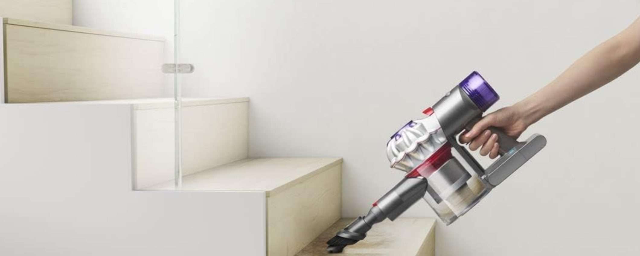 Dyson V8: aspirapolvere portatile DEFINITIVO a soli 279€ da Unieuro Dyson V8: aspirapolvere portatile DEFINITIVO a soli 279€ da Unieuro