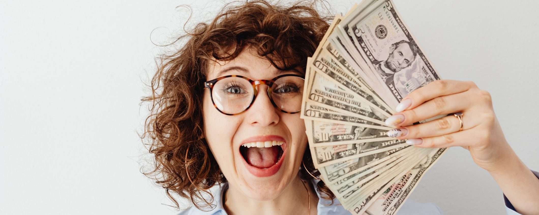 Conto per giovani: canone zero, prelievi gratis e investimenti con Fineco Conto per giovani: canone zero, prelievi gratis e investimenti con Fineco
