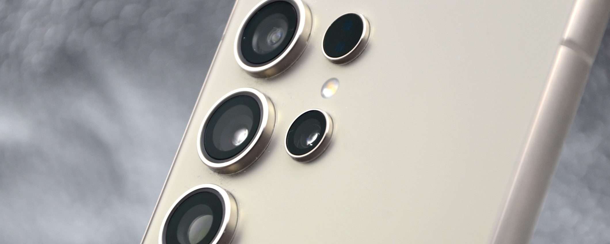 Samsung Galaxy S24 Ultra, ecco cosa può fare l'IA sulle immagini Samsung Galaxy S24 Ultra, ecco cosa può fare l'IA sulle immagini