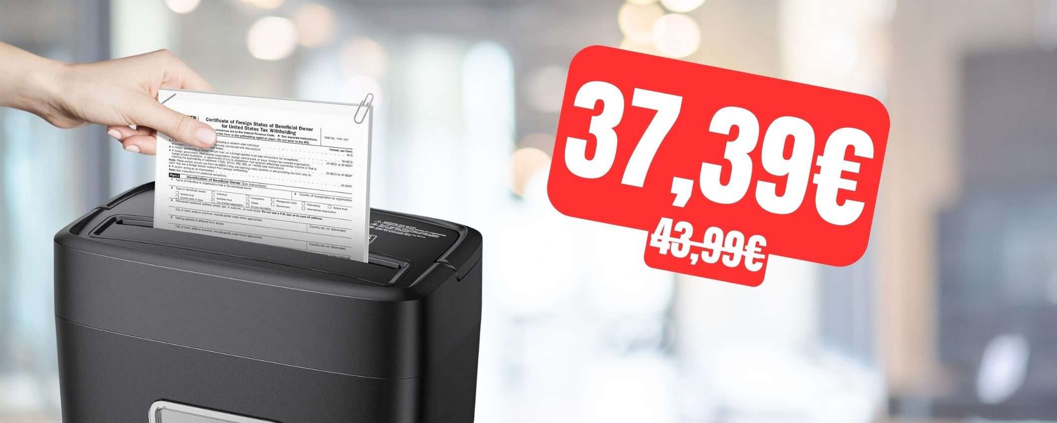 Questo distruggidocumenti TRITURA anche le carte di credito Questo distruggidocumenti TRITURA anche le carte di credito