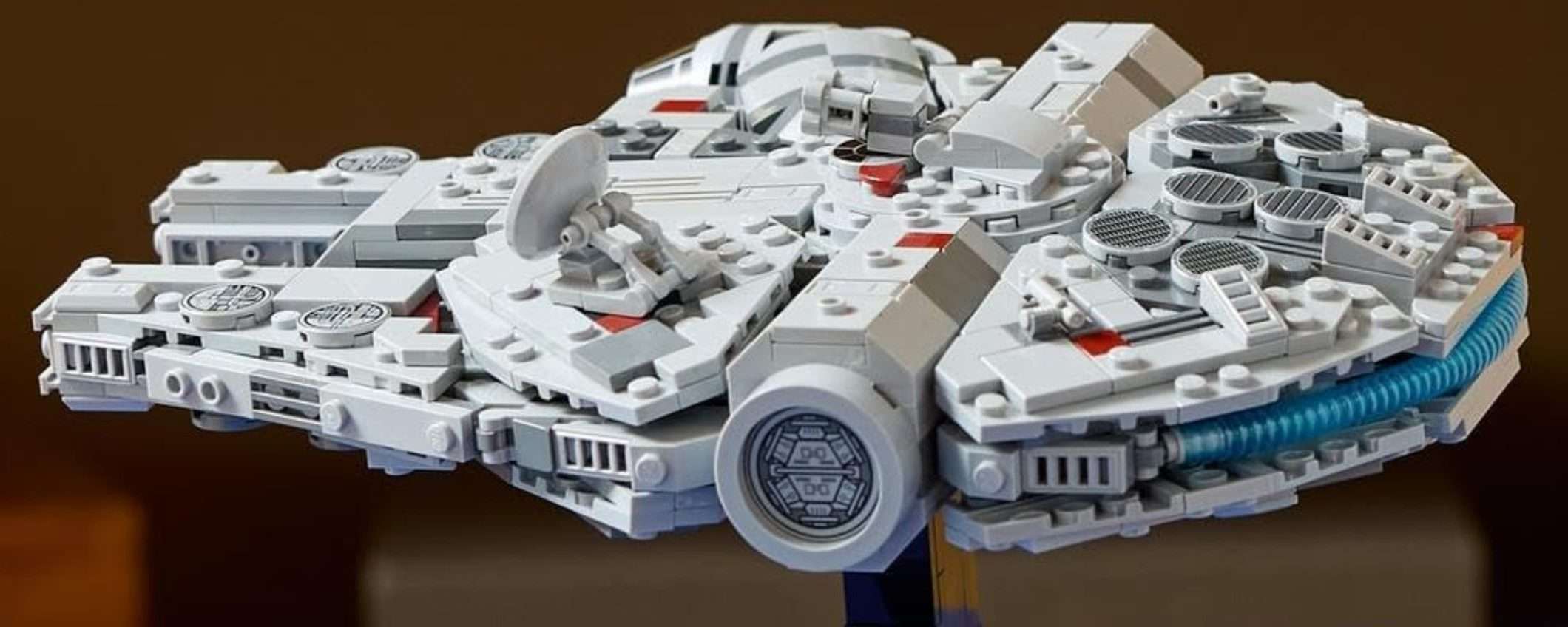 Il nuovo LEGO Millenium Falcon è disponibile su Amazon: acquistalo ORA Il nuovo LEGO Millenium Falcon è disponibile su Amazon: acquistalo ORA