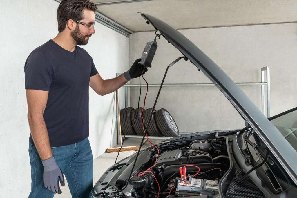 non-buttare-batteria-auto-ricaricala-con-bosch-c40-li-semplice