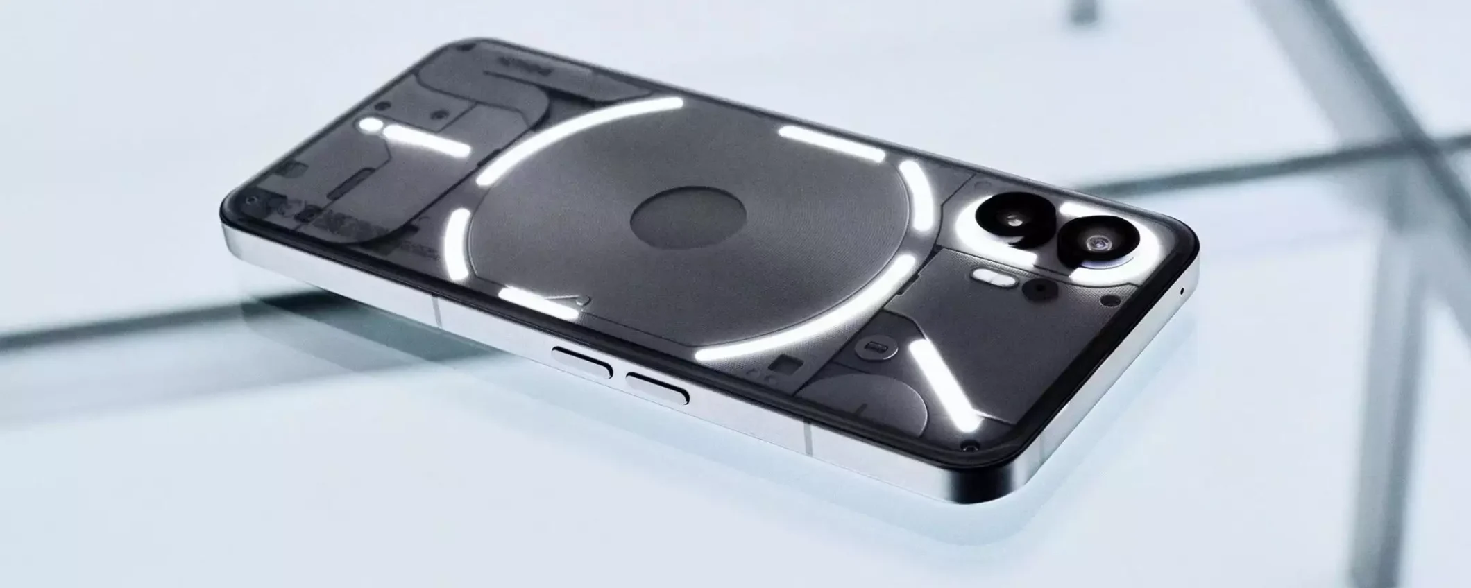 Nothing Phone (2): il flagship killer che costa solo 549€ su Amazon, CORRETE Nothing Phone (2): il flagship killer che costa solo 549€ su Amazon, CORRETE