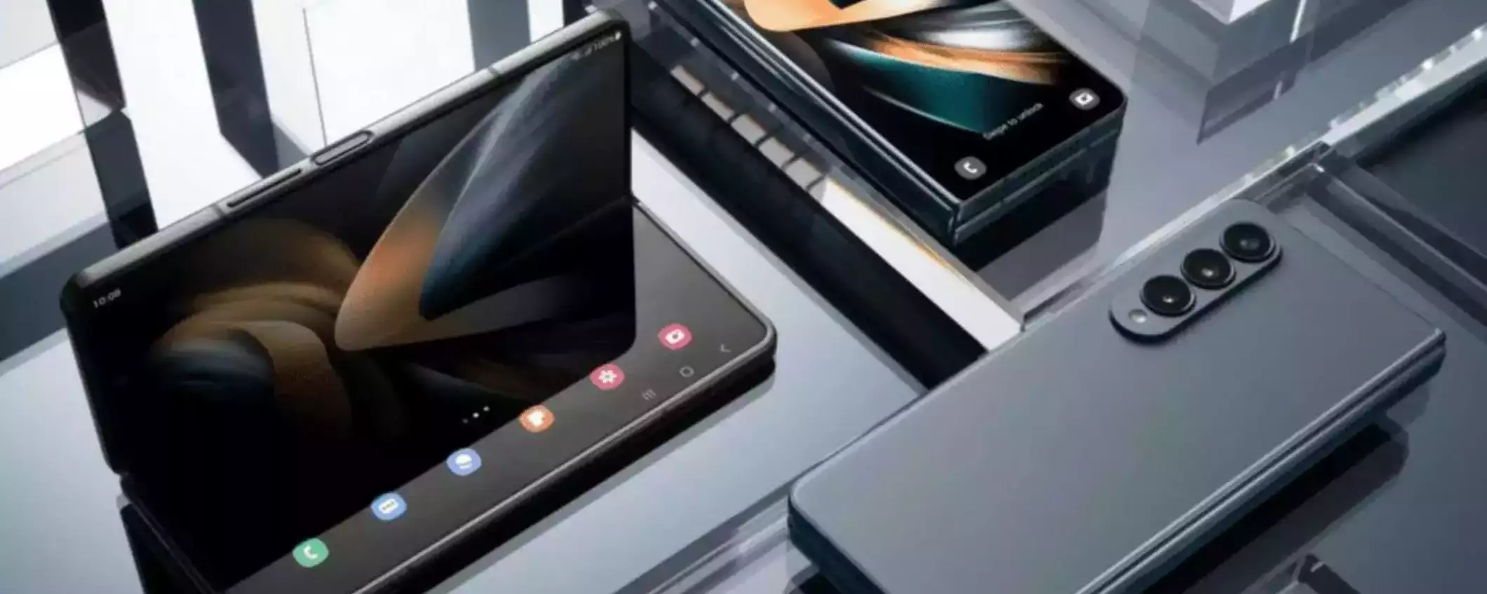 Samsung Galaxy Z Fold4 5G: sconto FOLLE del 27% con caricabatterie in omaggio