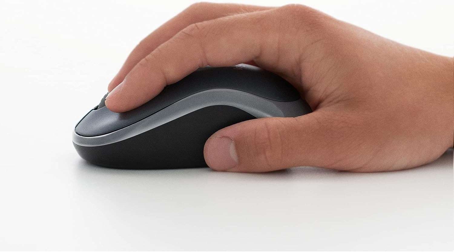 Questo mouse wireless Logitech è in SUPER OFFERTA: solo 9€ su Amazon Questo mouse wireless Logitech è in SUPER OFFERTA: solo 9€ su Amazon