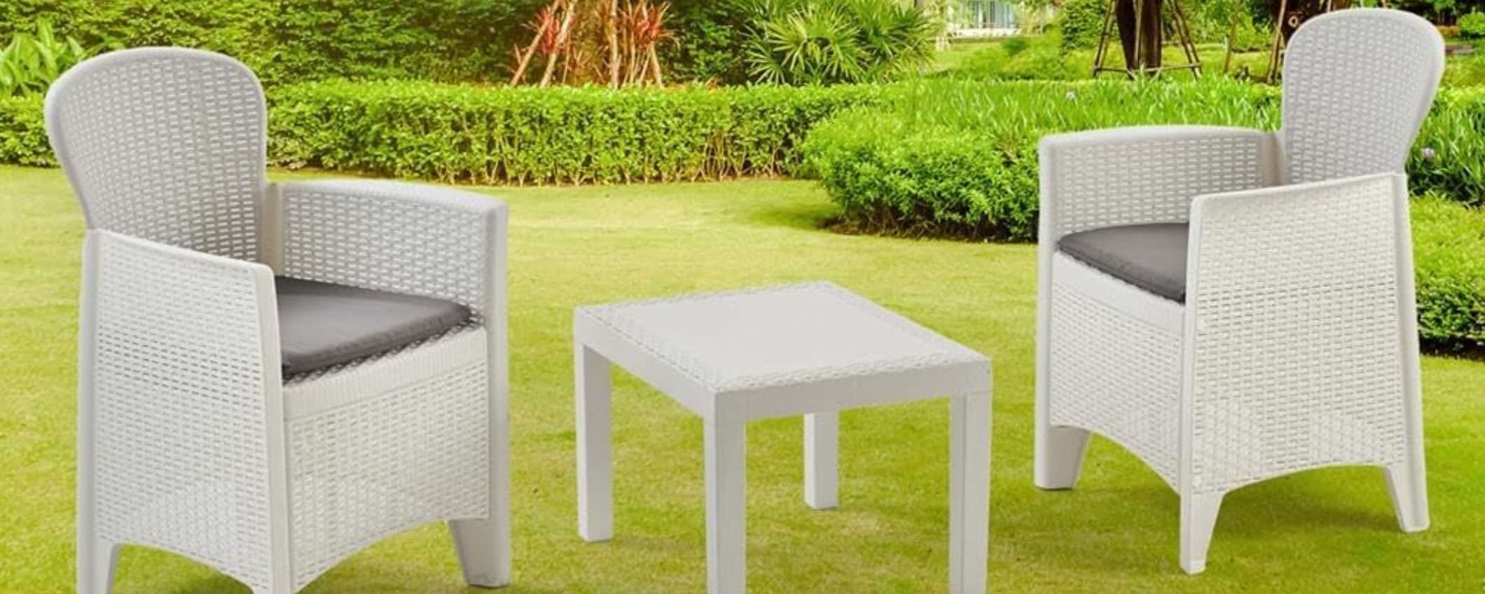Due poltrone e tavolino: il set per giardino o balcone costa NIENTE (79€)
