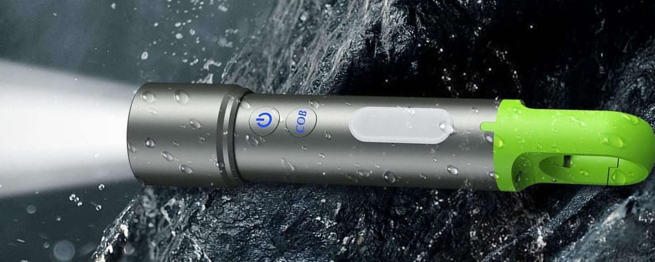 Torcia 9 in 1 da 2000 lumen a 11€: ricaricabile, POTENTISSIMA e accessoriata