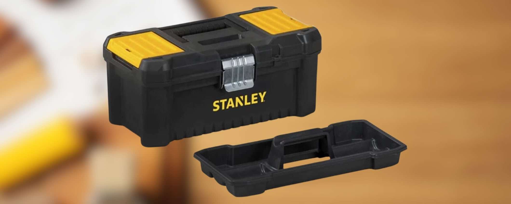 La cassetta porta utensili STANLEY è in offerta a 8,95 euro su Amazon La cassetta porta utensili STANLEY è in offerta a 8,95 euro su Amazon