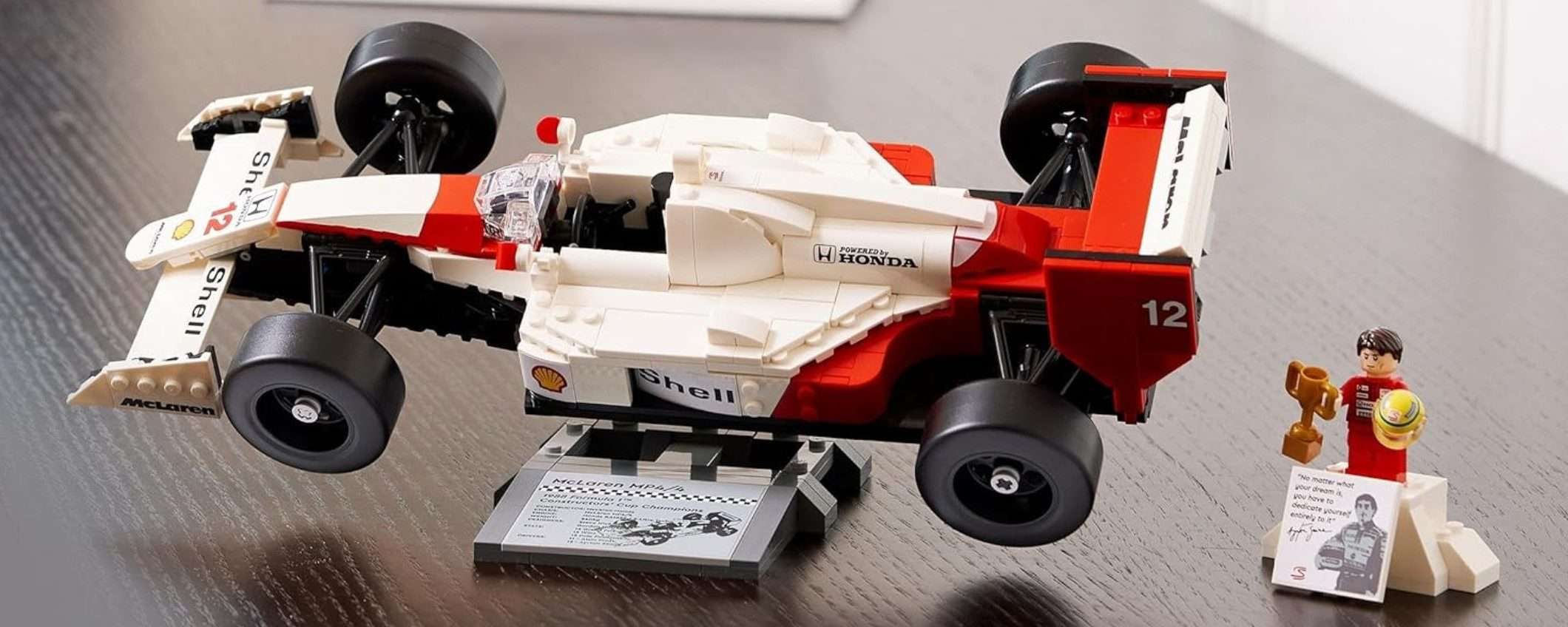 La LEGO McLaren di Ayrton Senna è in SCONTO su Amazon: festeggia il mito delle corse