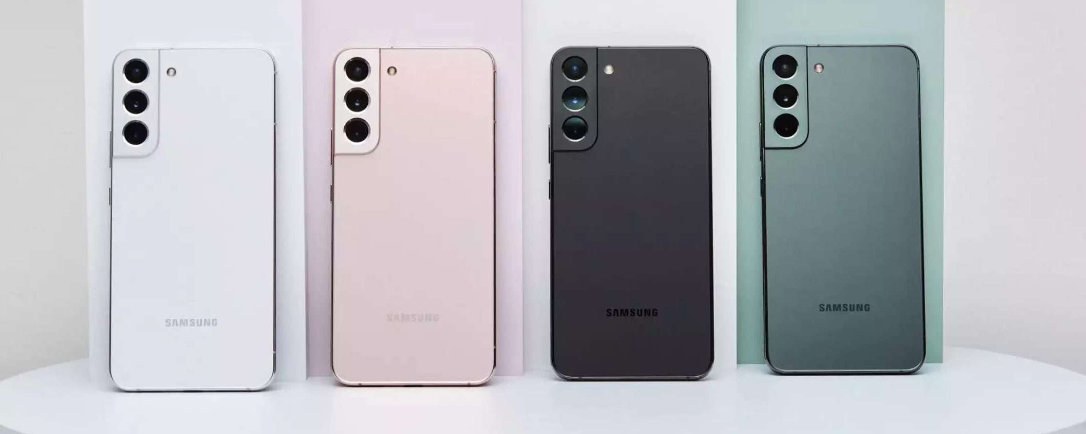 Samsung Galaxy S22 5G: prezzo BASSISSIMO su Amazon, prendilo ORA Samsung Galaxy S22 5G: prezzo BASSISSIMO su Amazon, prendilo ORA