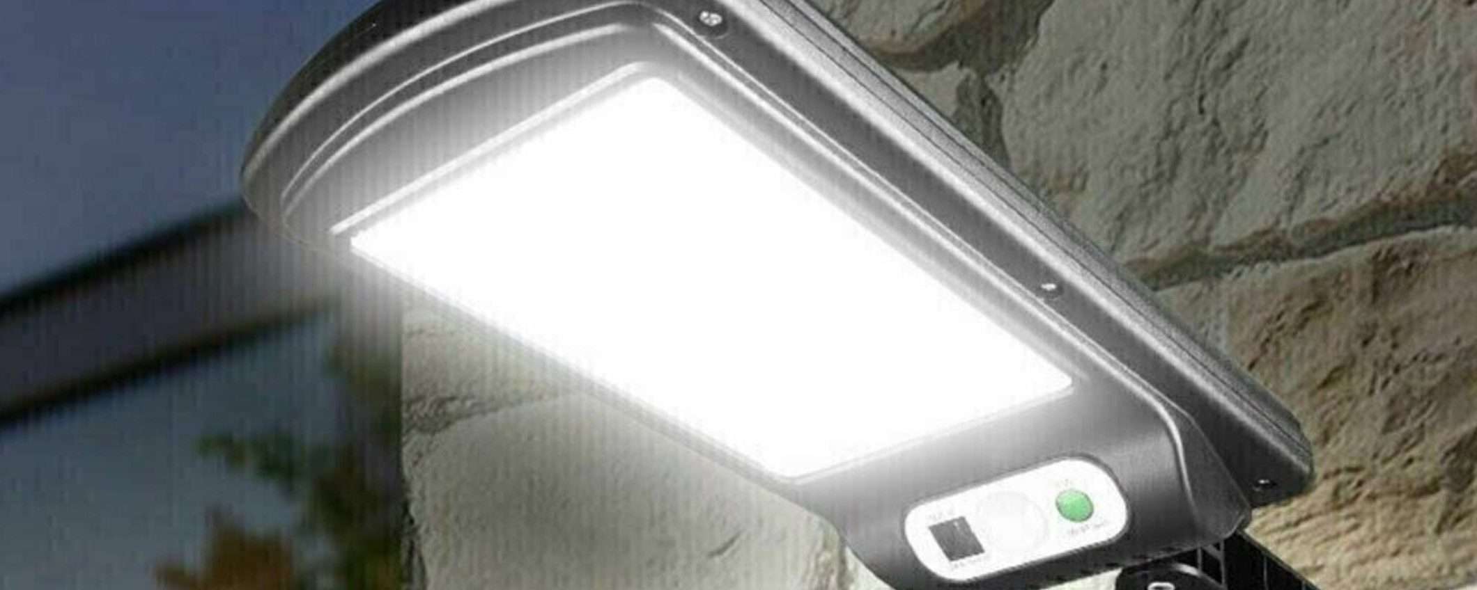 Lampione solare a 9,89€, assurdo: soluzione PERFETTA per illuminare gratis Lampione solare a 9,89€, assurdo: soluzione PERFETTA per illuminare gratis