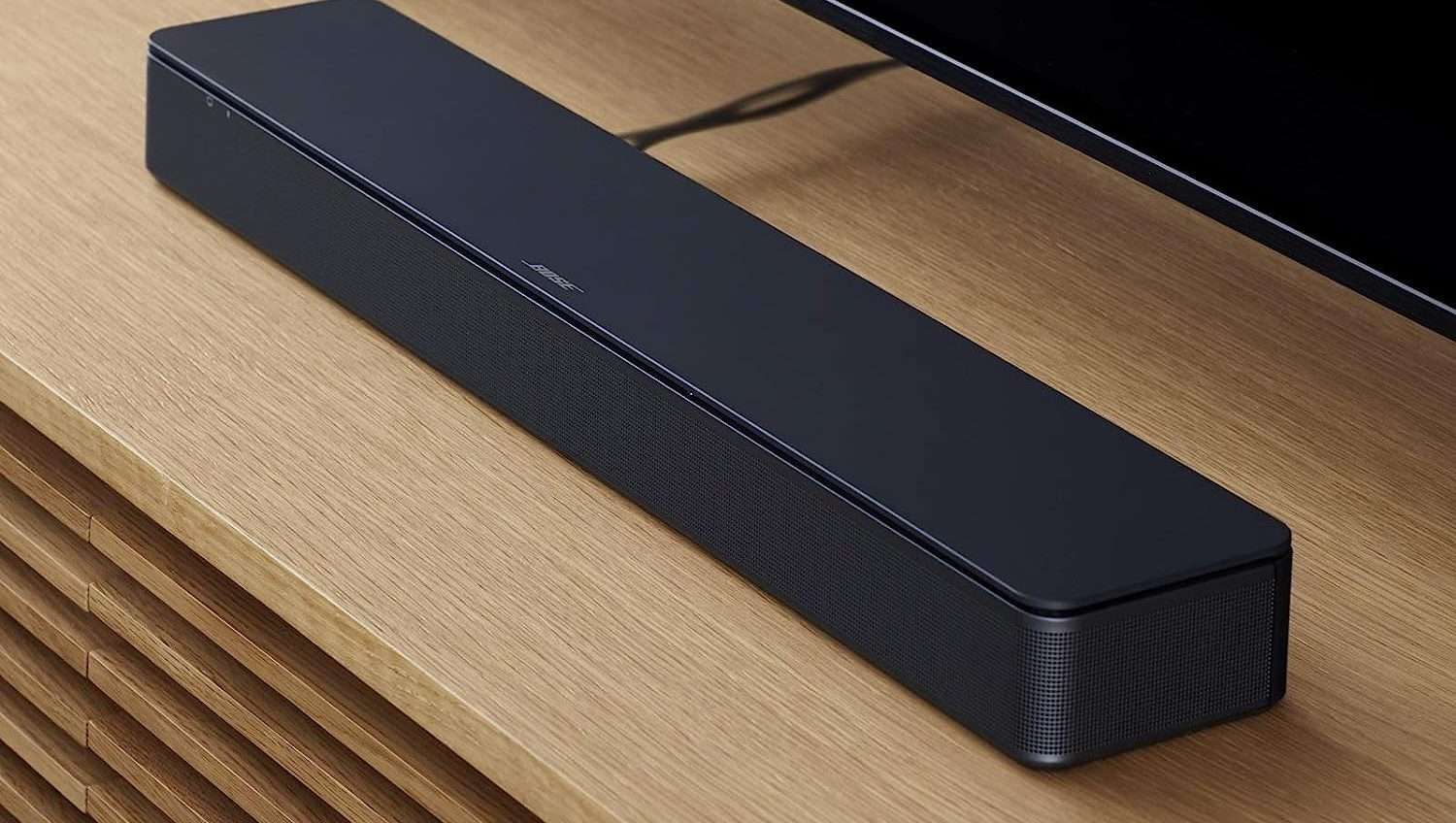 Soundbar Bose TV Speaker in offerta a 199€: design ultra-compatto e suono potente Soundbar Bose TV Speaker in offerta a 199€: design ultra-compatto e suono potente