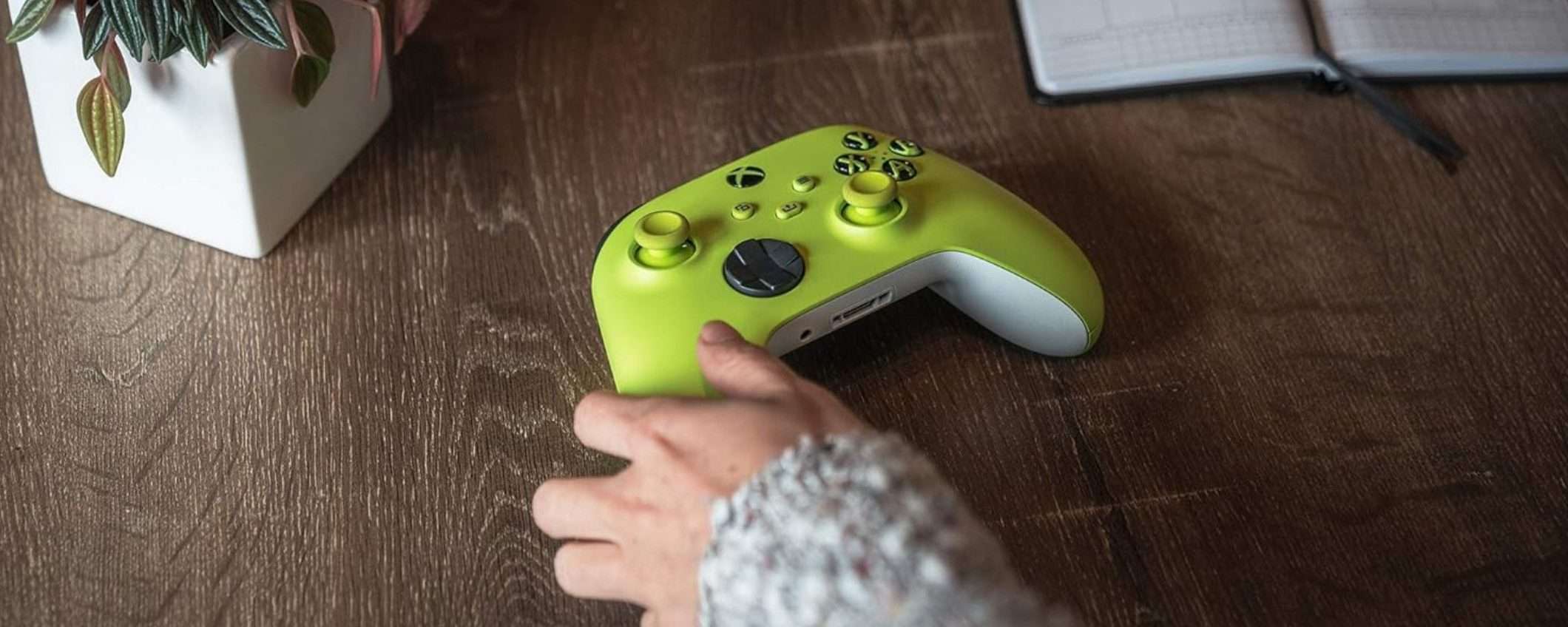 Controller Xbox ufficiale Electric Volt: su Amazon c'è uno sconto SHOCK (-35%) Controller Xbox ufficiale Electric Volt: su Amazon c'è uno sconto SHOCK (-35%)