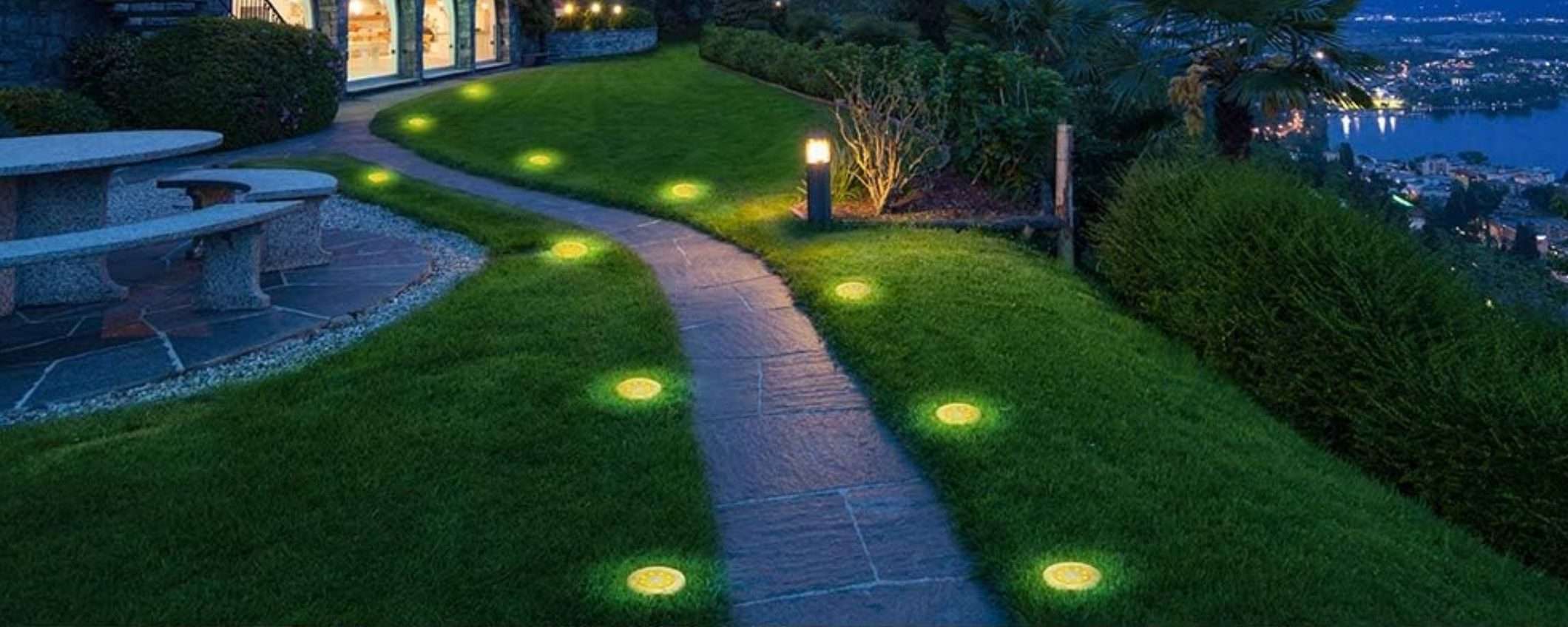 Faretti da giardino SOLARI ed ELEGANTI: 8 pezzi a 25 euro su Amazon (-15%)