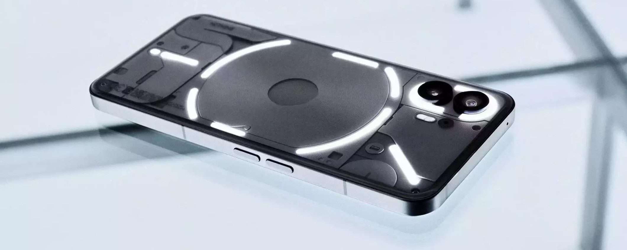 Nothing Phone (2): TOP ASSOLUTO dal prezzo contenuto (-29%) Nothing Phone (2): TOP ASSOLUTO dal prezzo contenuto (-29%)