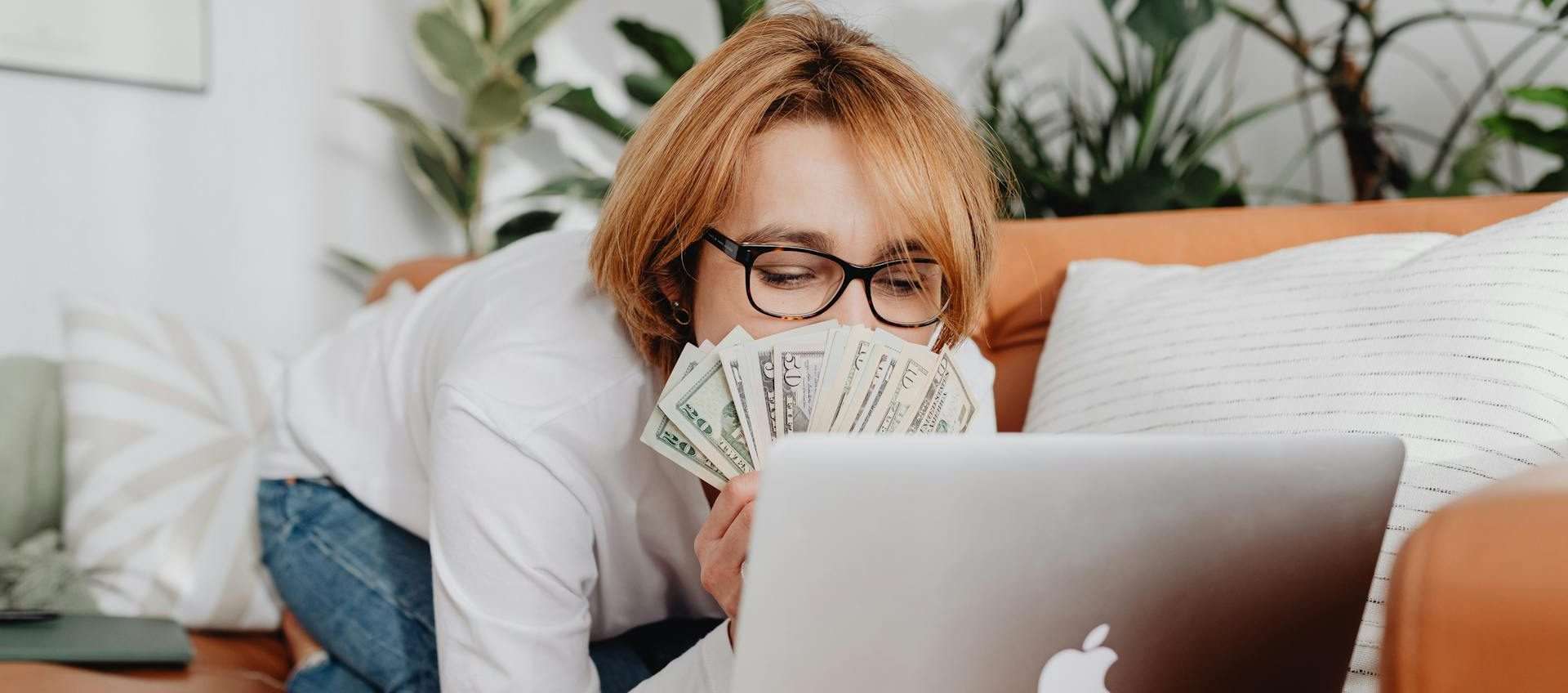 Conto corrente con canone zero, prelievi e bonifici senza commissioni: ora c'è Fineco Conto corrente con canone zero, prelievi e bonifici senza commissioni: ora c'è Fineco