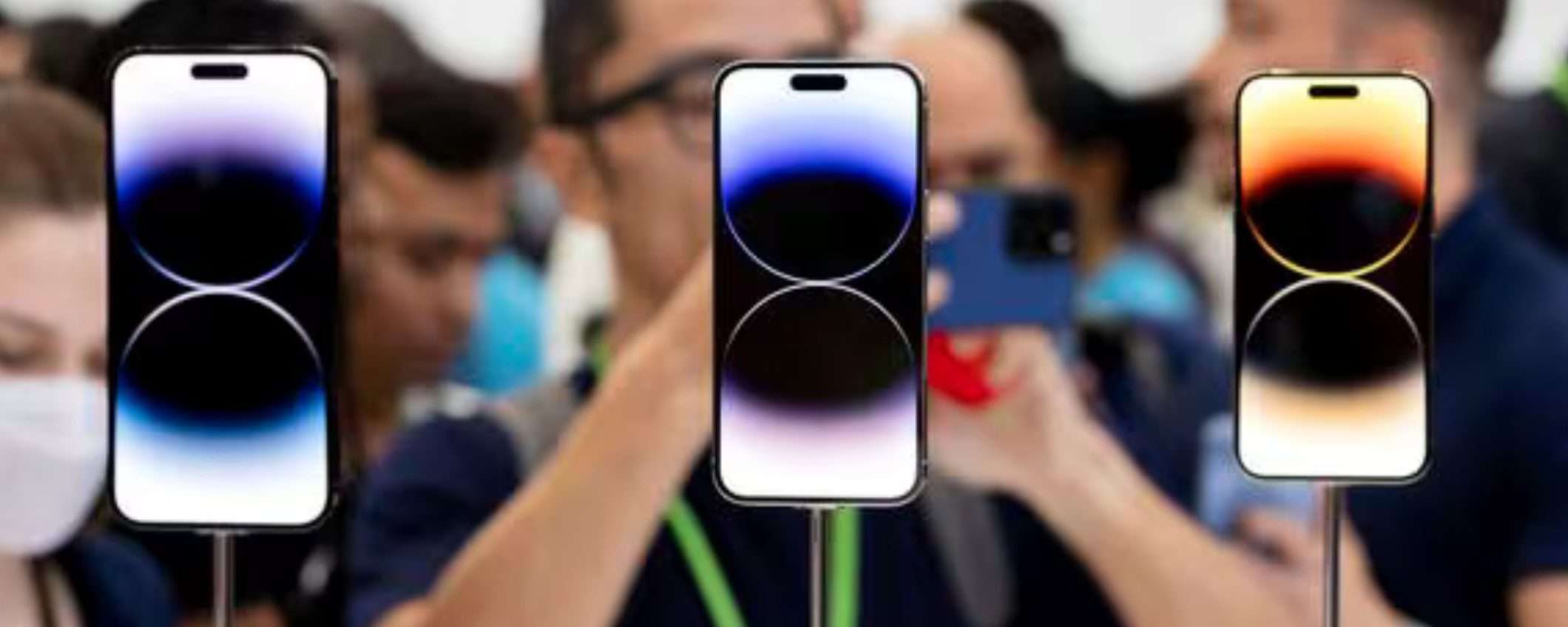Microsoft invita i suoi dipendenti a sostituire lo smartphone Android con un iPhone Microsoft invita i suoi dipendenti a sostituire lo smartphone Android con un iPhone