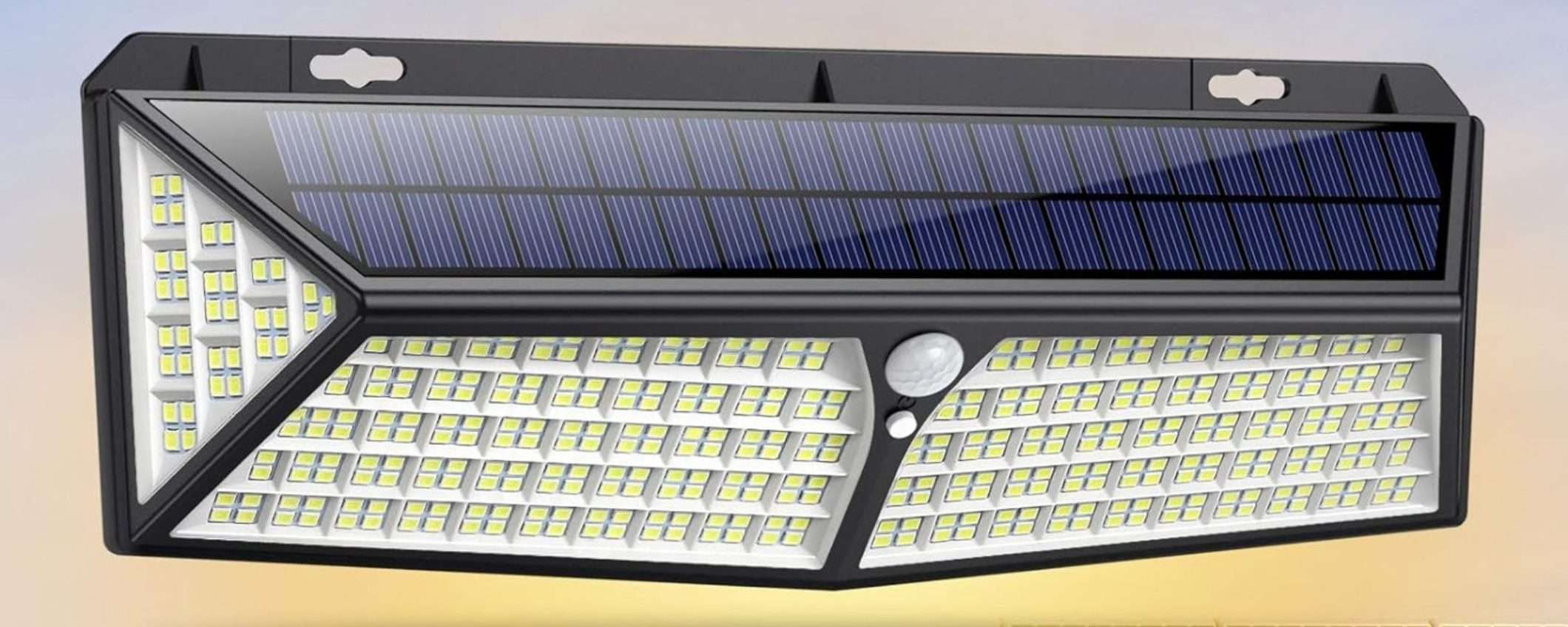 Lampada solare da 3500 lumen: luce ABBAGLIANTE, prezzo incredibile (19,98€) Lampada solare da 3500 lumen: luce ABBAGLIANTE, prezzo incredibile (19,98€)