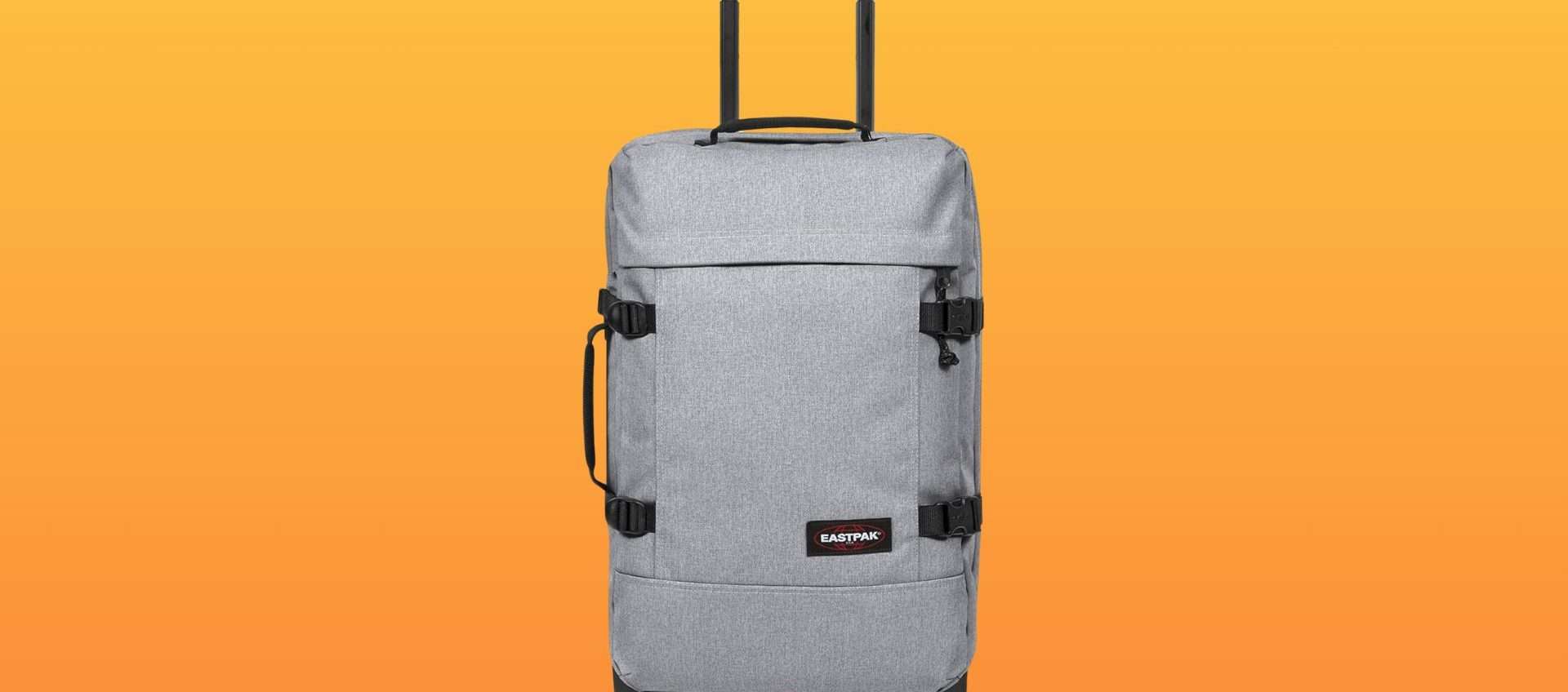 Valigia Eastpak, prezzo da outlet: con lo sconto del 40% è un must have Valigia Eastpak, prezzo da outlet: con lo sconto del 40% è un must have