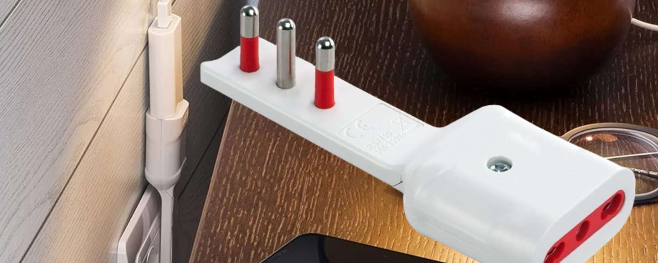 Prese elettriche dietro i mobili: torna a usarle con questa GENIALATA a 6€ Prese elettriche dietro i mobili: torna a usarle con questa GENIALATA a 6€