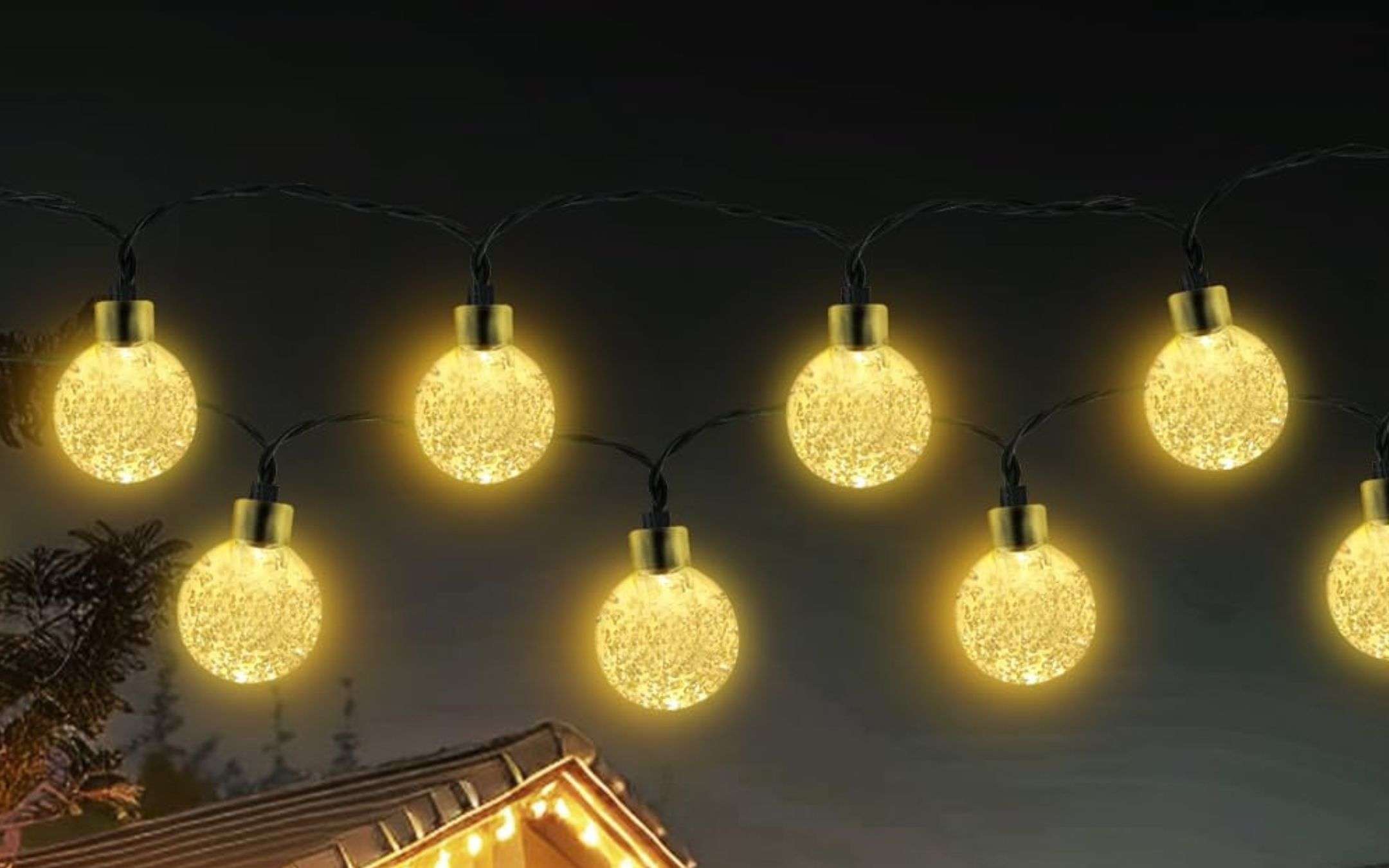 Catena luminosa solare a 9€: lunga 8 metri e con 30 lampadine, STREPITOSA
