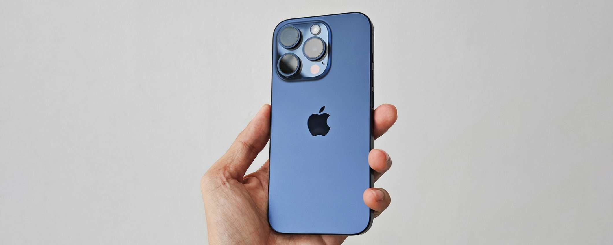 iPhone 16 Pro, spunta il color bronzo: Apple abbandona definitivamente l'oro? iPhone 16 Pro, spunta il color bronzo: Apple abbandona definitivamente l'oro?
