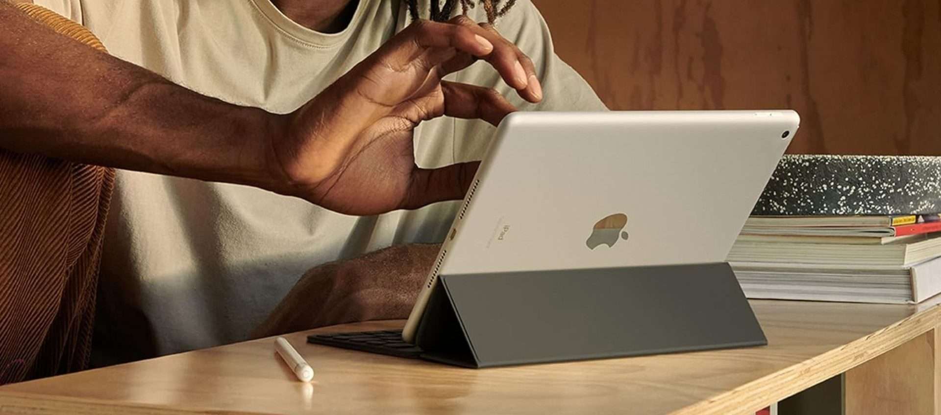 Apple iPad (2021), prezzo clamoroso: oggi è tuo a 299 euro Apple iPad (2021), prezzo clamoroso: oggi è tuo a 299 euro
