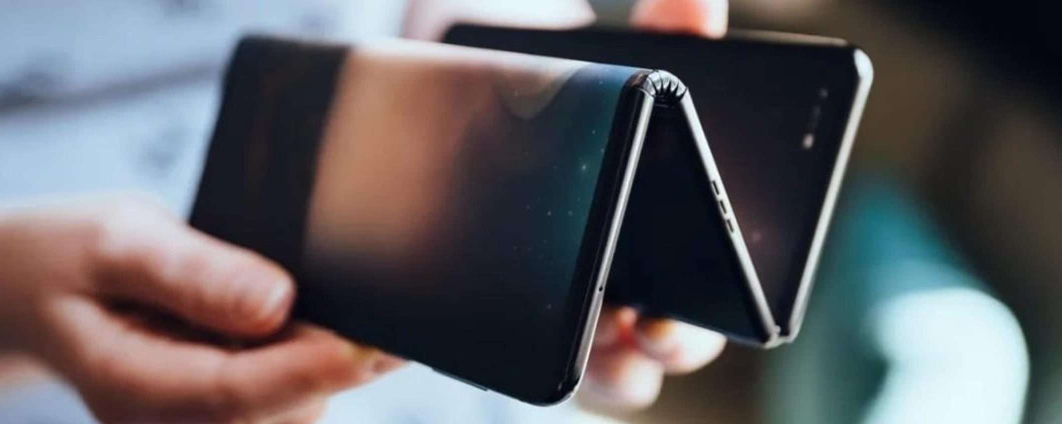 Huawei Mate XT: spunta una foto dal vivo del nuovo trifold Huawei Mate XT: spunta una foto dal vivo del nuovo trifold