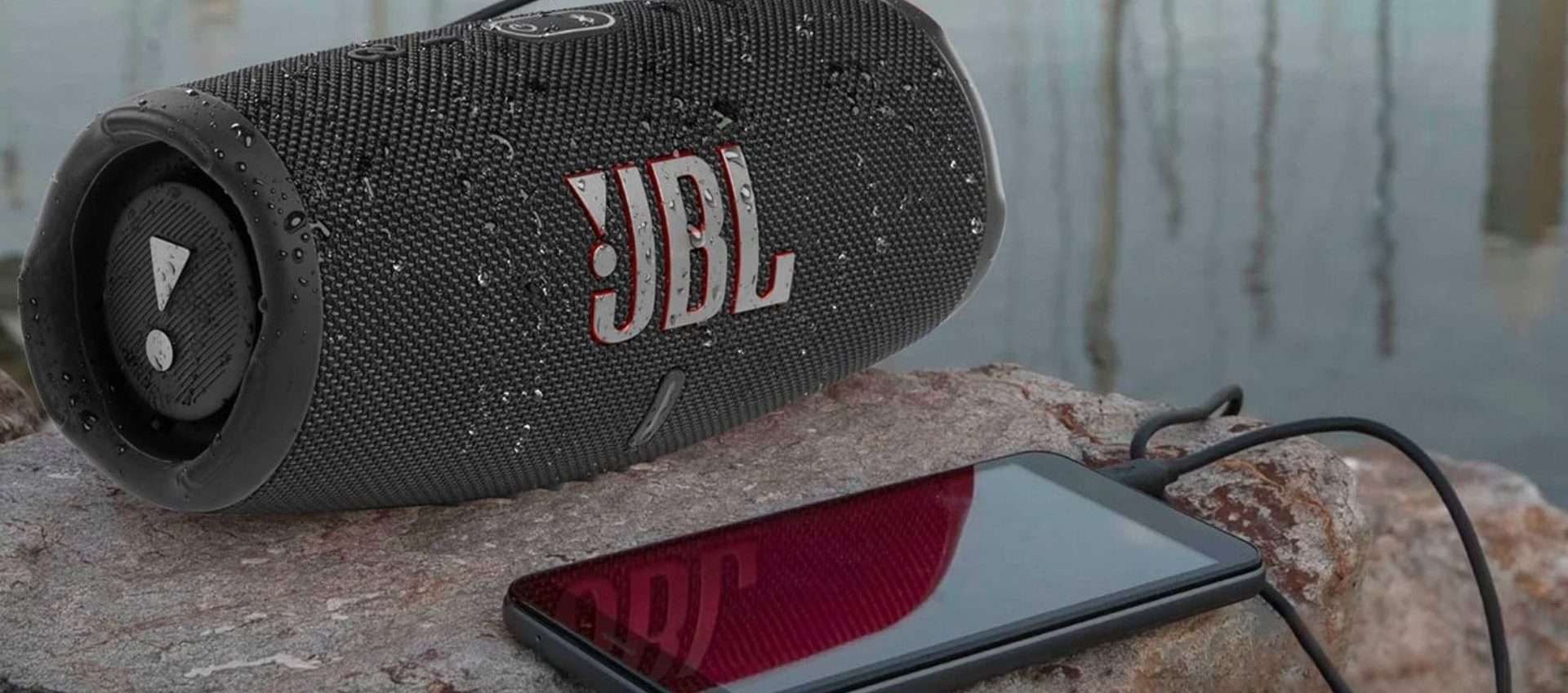 JBL Charge 5 maxi-sconto del 40%: suono potente, bassi profondi e autonomia pazzesca JBL Charge 5 maxi-sconto del 40%: suono potente, bassi profondi e autonomia pazzesca