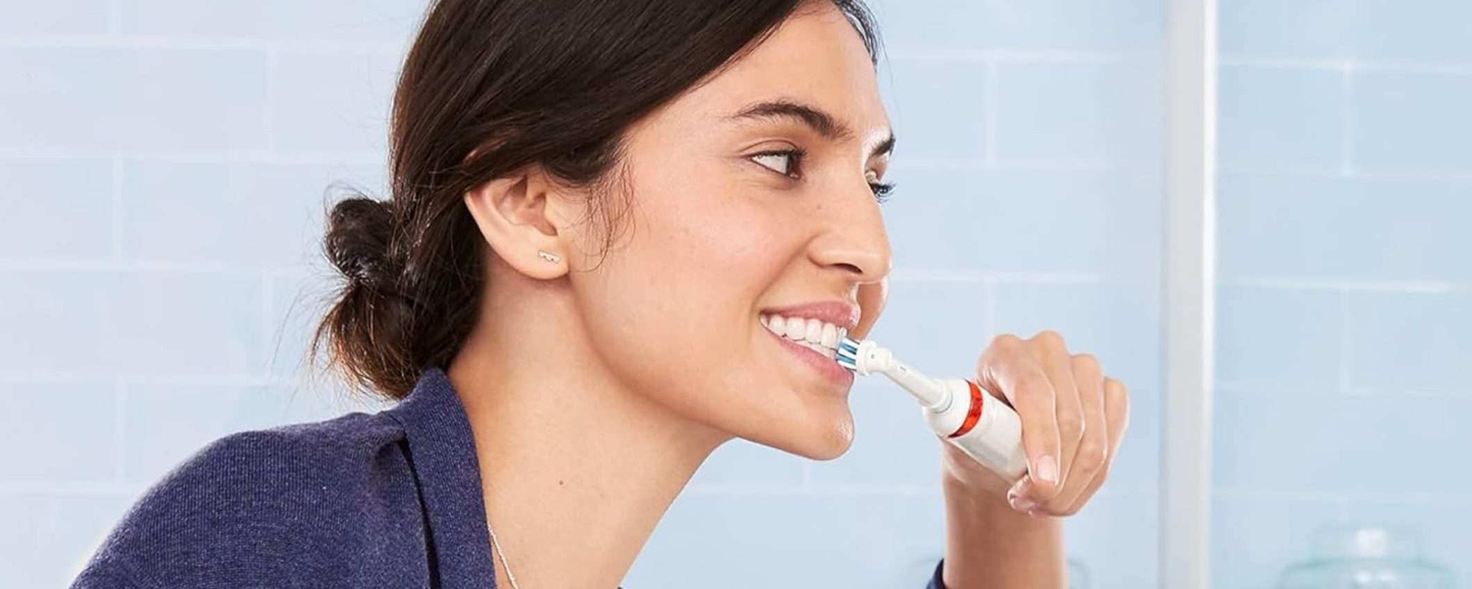 Denti bianchi e sorriso brillante con lo spazzolino elettrico Oral-B Smart 4 Denti bianchi e sorriso brillante con lo spazzolino elettrico Oral-B Smart 4