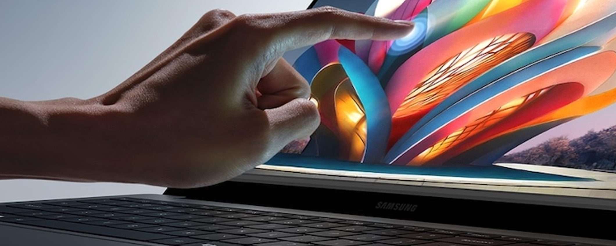 Samsung ha in mente un curioso laptop con display pieghevole Samsung ha in mente un curioso laptop con display pieghevole