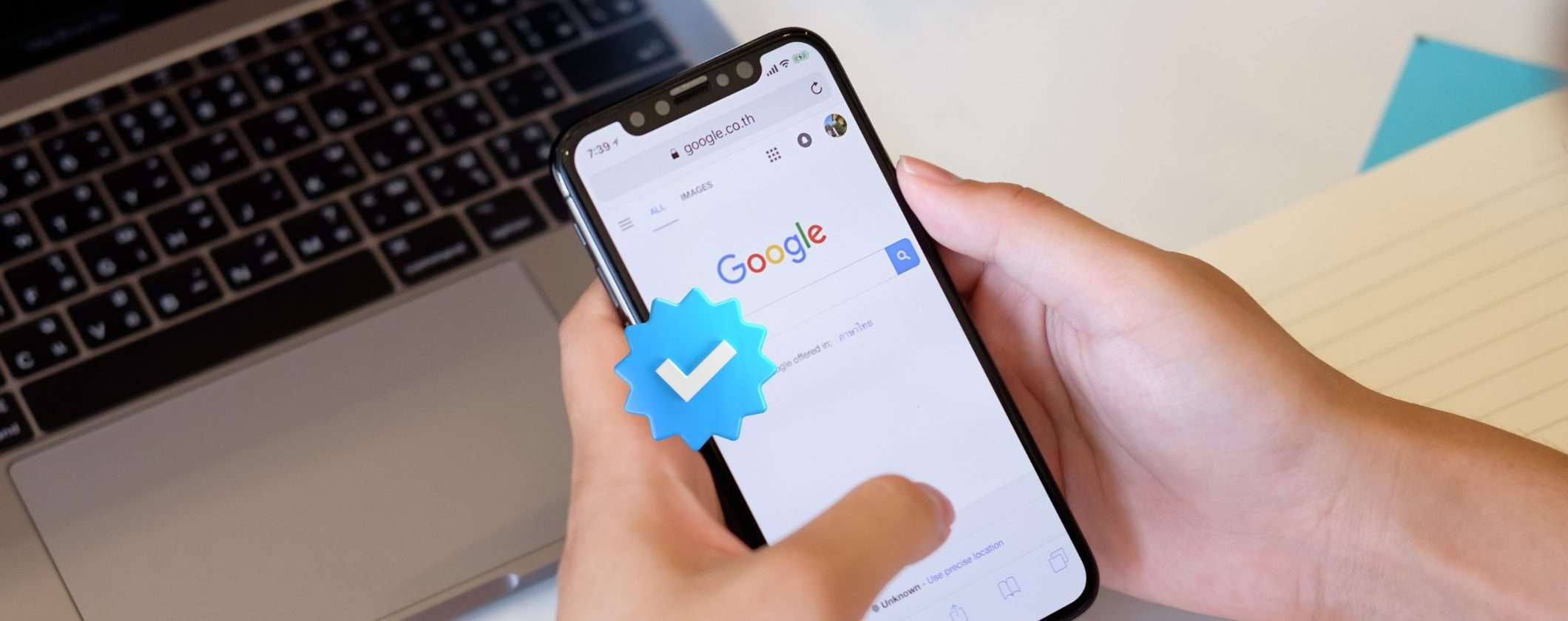 Con il motore di ricerca Google vedrai segni di spunta verificati Con il motore di ricerca Google vedrai segni di spunta verificati