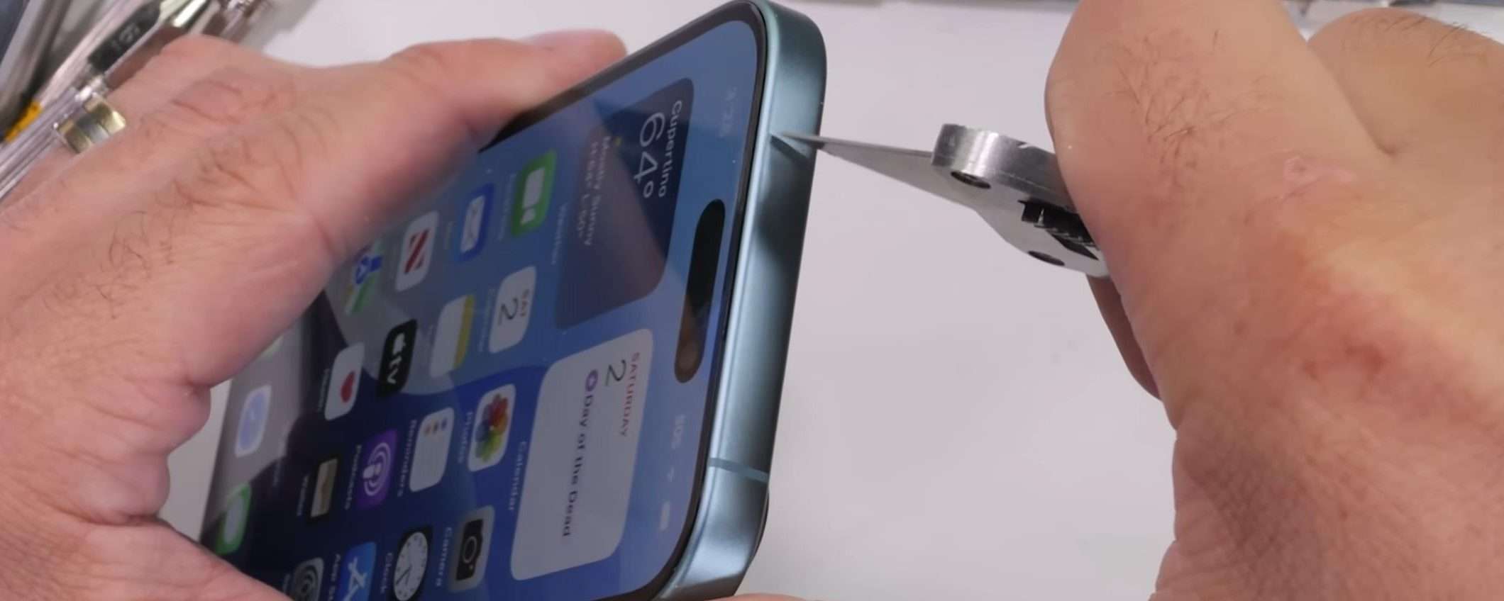 iPhone 16 meno resistente dei modelli Pro? La risposta è in questo video iPhone 16 meno resistente dei modelli Pro? La risposta è in questo video