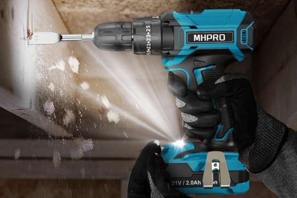 trapano-avvitatore-batteria-21v-24-accessori